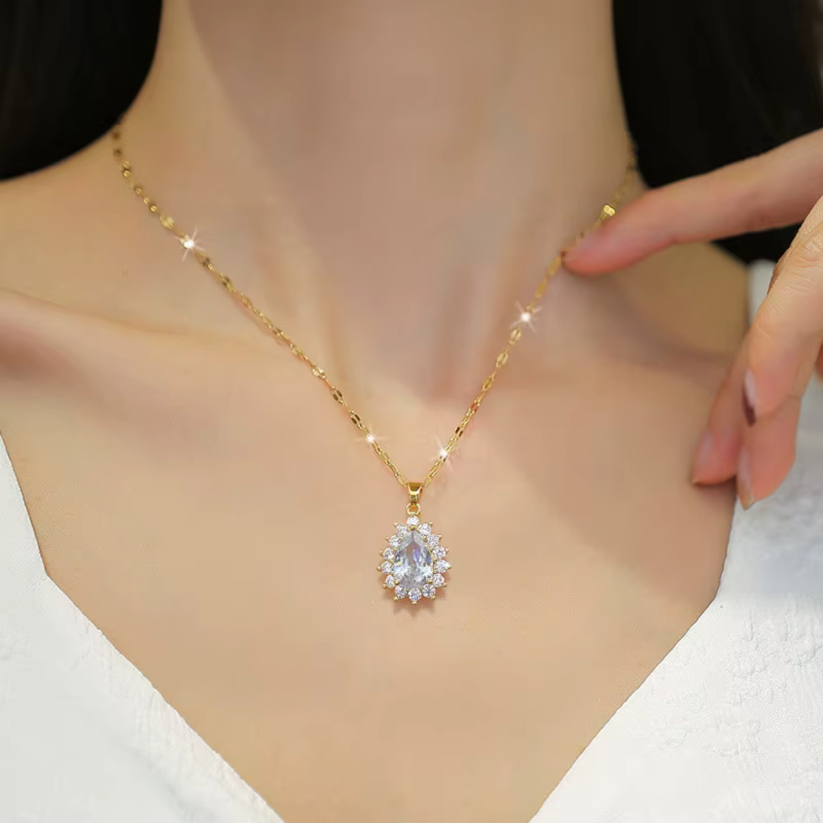 Luxury Teardrop Necklace & Earrings Set